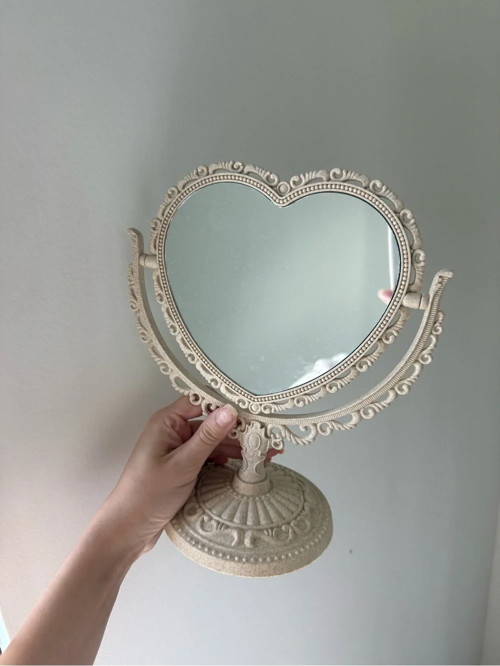 Heart-Shaped Ornate Vanity Mirror - Cream
